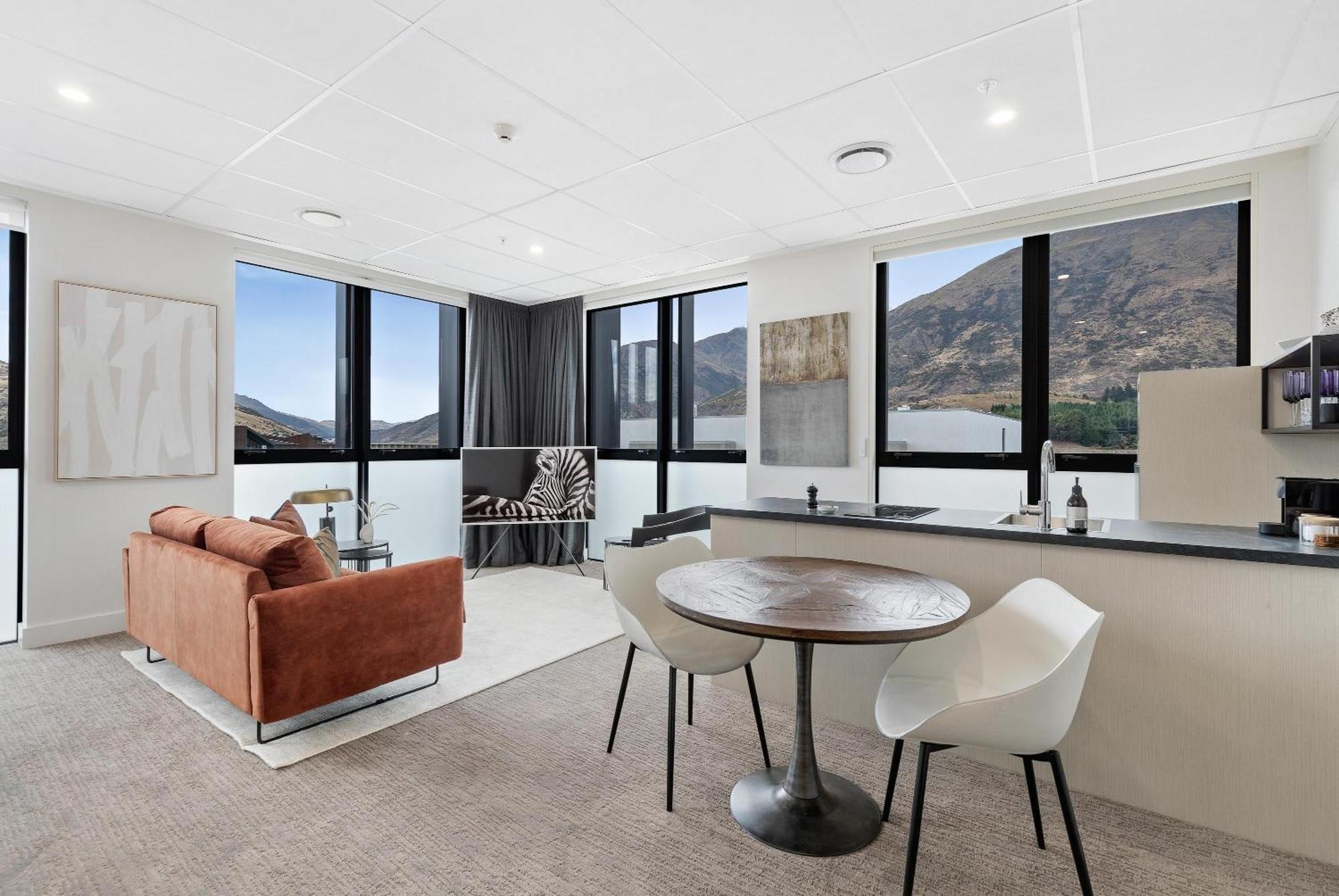 12Th Avenue Suites Κουίνσταουν Εξωτερικό φωτογραφία