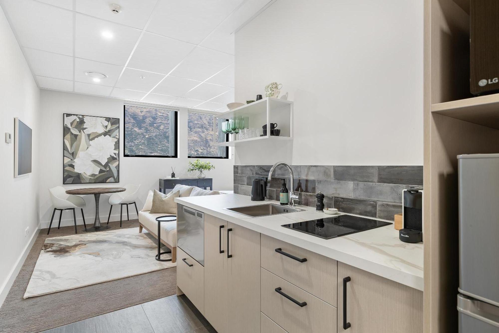 12Th Avenue Suites Κουίνσταουν Εξωτερικό φωτογραφία