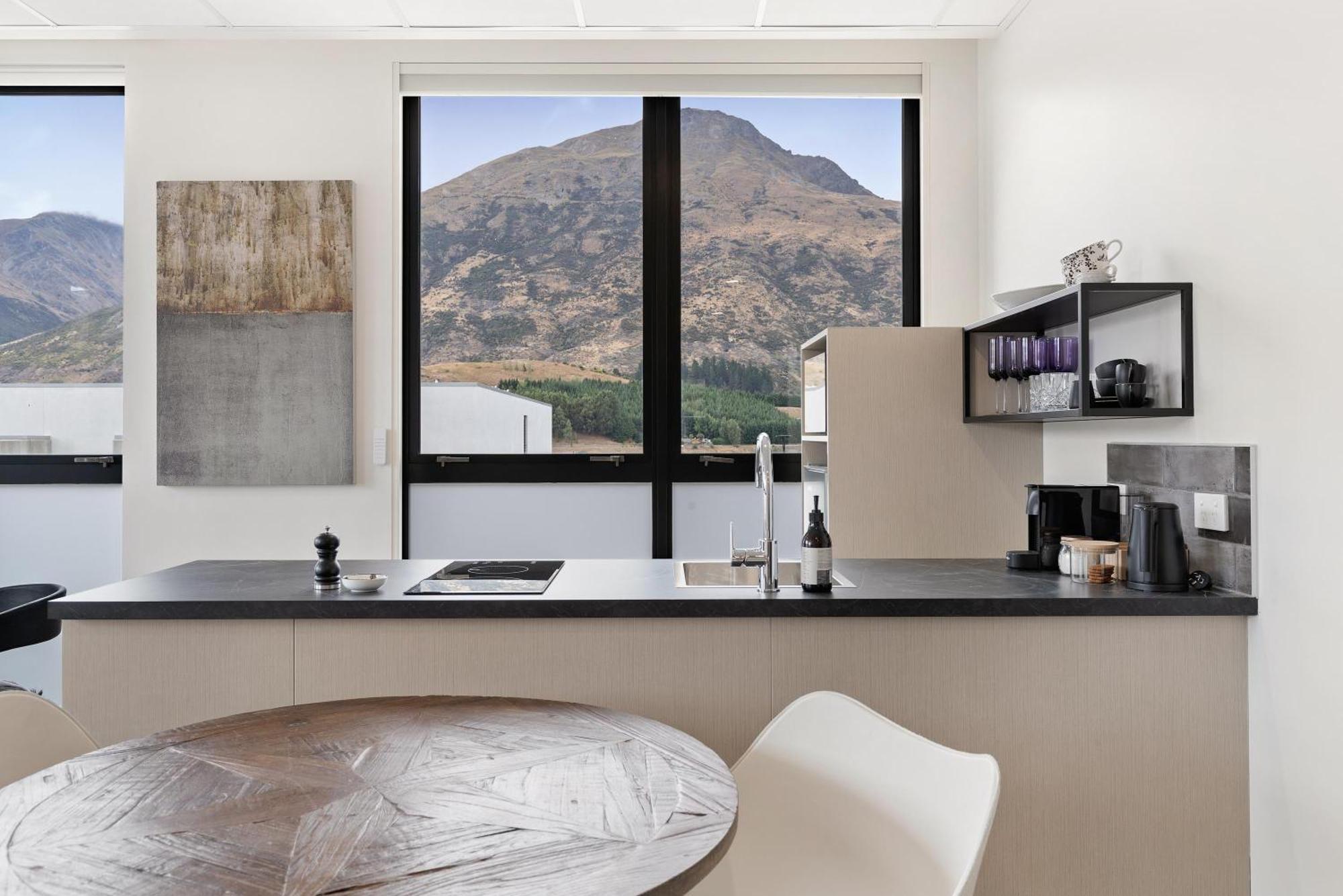 12Th Avenue Suites Κουίνσταουν Εξωτερικό φωτογραφία